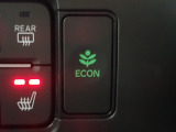 エンジン、エアコンなどを制御し低燃費な『ECONモード』に、また走りを楽しみたいとき、空調など快適性を重視したいときにはスイッチOFFで通常モードに切り替えができます!