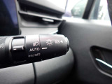 オートハイビームアシスト機能が装備されており対向車が接近すると自動的にロービームにしてくれる便利な機能になっております