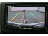 バックカメラを搭載しておりガイドラインも表示されますので車庫入れも安心ですね♪