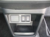 運転席に加え、助手席にもシートヒーターを装備。寒い日でも快適です。