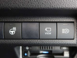 オートマチックハイビームとは、先行車や対向車のライトを認識し、ハイビームとロービームを自動で切り替える機能です。夜道の視界を確保します。詳細は販売店スタッフまでおたずねください。