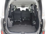 【トランクルーム】荷室の広さも十分です!シートアレンジでシートを畳めば長い荷物だって積めますね。シートアレンジの操作方法など、お気軽にご相談下さい。