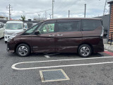 当店は照明・屋根付きスペースございますので雨天時も安心して現車確認が可能です。