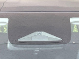 【ホンダセンシング】走行中に前方の車両等を認識し、衝突しそうな時は警報とブレーキで衝突回避と被害軽減をアシスト。より安全にドライブをお楽しみいただけます。