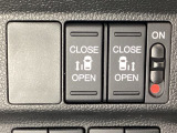 リアドアは乗り降りに便利な両側電動スライドドアです。また運転席に座っていながらスイッチ操作で自在にスライドドアを開け閉めできます。