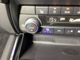 暑い夏の時期にとっても快適なシートベンチレーションを装備!シート内部に取り付けられたファンでシートの表面を換気して、涼しくしてくれます。
