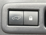 【パワーバックドア】スマートキーや運転席のボタンを押すだけでリアゲートが自動で開閉します!荷物を持っている時や、高い位置にあるバックドアを閉める際に便利な機能です♪