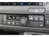 フルオートエアコンを装備。車内の温度設定だけでなく空気清浄や脱臭などの効果を発揮して車内は快適空間♪