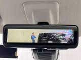 【スマートルームミラー】ルームミラー上に車体後方カメラの映像を映し出すことで車内定員、荷物状況に影響をうけません★