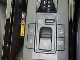【横滑り防止機能】 車両走行安定補助システム搭載  車が横滑りしそうになった際に、横滑りを防ぐ安全装備が付いています。