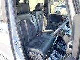 運転席まわりには十分なスペースがあり、大柄な方でもゆったり運転していただける環境です。