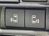 【両側パワースライドドア】スマートキーや運転席のスイッチで後席両側スライドドアの開閉が可能♪電動だから力を入れてドアを開ける必要が無く、小さなお子様でも簡単に開け閉めでき快適です♪
