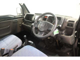 操作性に優れた運転席となります!小物入れや各ボタンの配置にこだわり、使いやすいです!座り心地もよく視認性も良好なのでロングドライブもお任せ下さい!