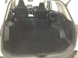 シートアレンジが多彩で、荷物の大小に応じてスペースを変えられる便利なお車です!