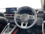運転席まわりです。 各操作スイッチは使いやすい位置に配置されてます。