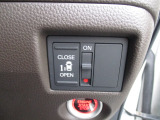 左側電動スライドドアが装備されています。狭い駐車場でも乗り降りがスムーズに行えます。