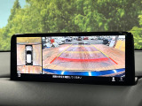 【マルチテレインモニター】車のフロントやサイドのカメラ画像を同時にモニター表示することで、悪路や狭い道を走行時でも周囲の状況確認ができ安心!本格SUVにうれしい装備です♪