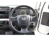 握りやすく、回しやすいステアリングは長時間の運転でも疲れを感じさせません!