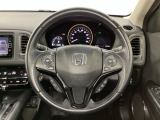 ハンドルにHondaセンシング系のクルーズコントロールやレーンキープアシストなどのスイッチと、オーディオの操作スイッチが装備されています。ハンドルから手を離さず安全に操作できます。