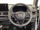 ステアリングスイッチでオーディオ各種操作が可能で、運転に集中できます。安心・安全・快適なドライブをお楽しみいただけます。