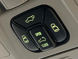【パワーバックドア】スマートキーや運転席のボタンを押すだけでリアゲートが自動で開閉します!荷物を持っている時や、高い位置にあるバックドアを閉める際に便利な機能です♪