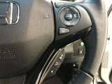 【ステアリングスイッチ】運転中に視線を前に向けたまま操作できます。