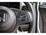 Hondaセンシングの機能のひとつ、アダプティブクルーズコントロール付!アクセルから足を離しても設定したスピードと前車との車間を保ち走行してくれます!車線維持もアシスト☆高速道路で疲労軽減ですね☆