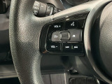 ステアリングにオーディオ操作スイッチが付いています。オーディオ画面に直接タッチしなくても操作が出来ますので、運転に集中できます。