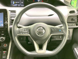 インテリアに合わせたデザインのステアリングは、運転される方のことも考え、運転しやすい形状、大きさです。是非一度、実際に触ってお確かめください。