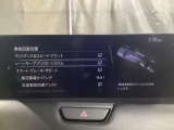 ハンドル操作をアシストすることにより車線からの逸脱回避を支援します。