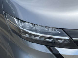 夜間走行の様々な局面に向けて、LEDヘッドランプで視認性をしっかり確保☆ハロゲンヘッドランプのおおよそ2倍の光量で、広範囲に明るくドライバーをサポートしてくれます。