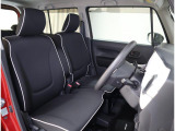 運転席はホワイトのアクセントでさわやかな見た目に仕上げました!