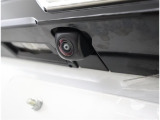 バックカメラが付いているので後方確認が非常にしやすいです。今や運転初心者も熟練者も必須装備!ついていて損はないですね♪