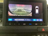 バックでの車庫入れも安心です! リアカメラが付いているバックモニター付のナビを装備しております。バンパーについているソナーや、操作線もついており距離感も画面から確認できます。