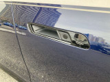 【デザインとの融合】BMWデザイナーが創り出したボディデザインを損なう事のない様に配置とデザインに拘っています。ドアノブについてもBMWの拘りに妥協はありません。