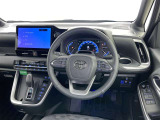 運転席まわりです。 各操作スイッチは使いやすい位置に配置されてます。