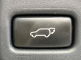 【パワーバックドア】スマートキーや運転席のボタンを押すだけでリアゲートが自動で開閉します!荷物を持っている時や、高い位置にあるバックドアを閉める際に便利な機能です♪