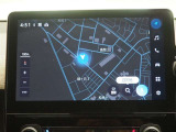ディスプレイオーディオ(コネクティッドナビ対応)PLUS搭載。T-Connectご契約で2028年8月まで無償で利用できるナビ(期限到来後は有償)と、解約後も利用できる車載ナビが搭載されています。