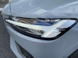 トールハンマーをモチーフにした、デイタイムランニングライト、ウインカー機能も併せ持つ、LEDヘッドライト。アクティブベンディングや、アクティブハイビーム機構と相まって、安全な夜間ドライブが可能です。