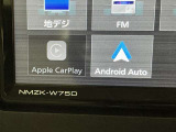 スマホとクルマをつなぐことで、これまでのナビに加えて、いろんなサービスが楽しめます。