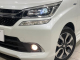【LEDヘッドライト】悪天候や夜間走行時も良好な視界を確保し安心して運転できる高輝度LEDヘッドライトを装備!点灯速度が早く、消費電力も抑えられています。