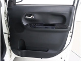 運転席からすべての窓の開け閉めが可能です!!