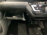 収納スペースもたくさん有ります☆車検証や小物類などすっきり収納♪