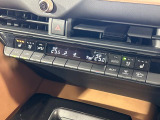 【シートヒーター&ベンチレーション】夏場は涼しい風でお尻や背中の熱やムレを防ぎ、冬はエアコンよりも早く温まってポカポカに!季節を問わず快適に過ごせます。