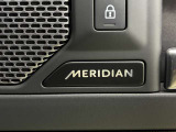 【MERIDIANサウンドシステム】精密なデジタル技術を用いて、車内で臨場感あふれるオーディオ体験を提供します。澄み渡った高音から迫力ある重低音まで鮮やかに再生します。