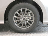R5年式夏タイヤ175/70R14ダンロップ製です。