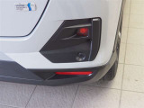 コーナーセンサーを車の前後に装備。障害物までの距離に応じて警告音を変えてお知らせ。縦列駐車時や駐車場・車庫などでの取り回しをサポートします。詳細は販売店スタッフまでおたずねください。