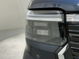 LEDヘッドライトは、点灯の瞬間から最大光量を発揮し、突然暗くなるトンネルなどでの安定感を高めます。