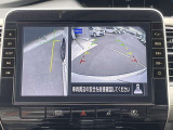 アラウンドビューモニターは前方や側面を映し出すことも可能ですので発進時の確認や幅寄せ離合時などにとても便利です。
