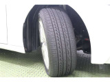 タイヤサイズ 225/45R17。